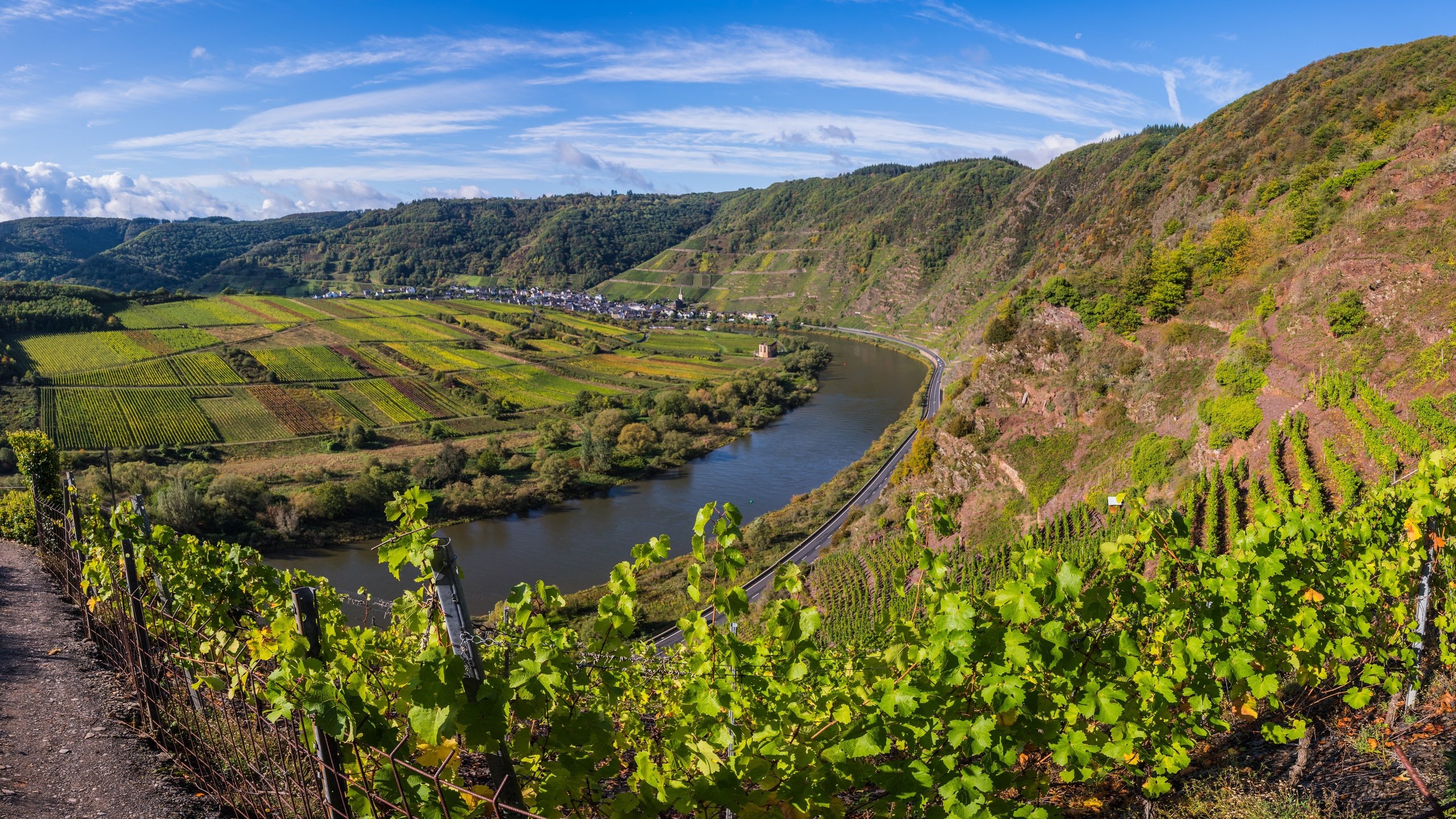 Обои небо, холмы, пейзаж, речка, германия, виноградники, the sky, hills, landscape, river, germany, the vineyards разрешение 5120x3003 Загрузить