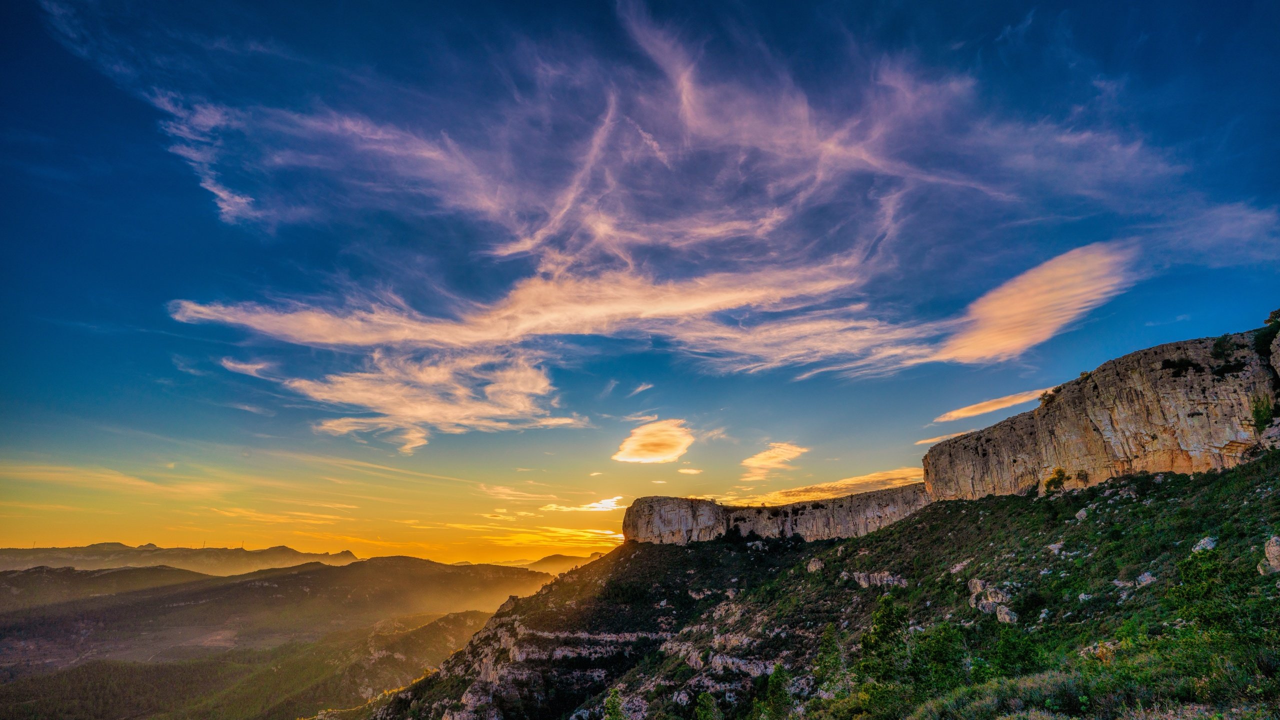 Обои небо, облака, горы, пейзаж, испания, каталония, the sky, clouds, mountains, landscape, spain, catalonia разрешение 5120x3240 Загрузить