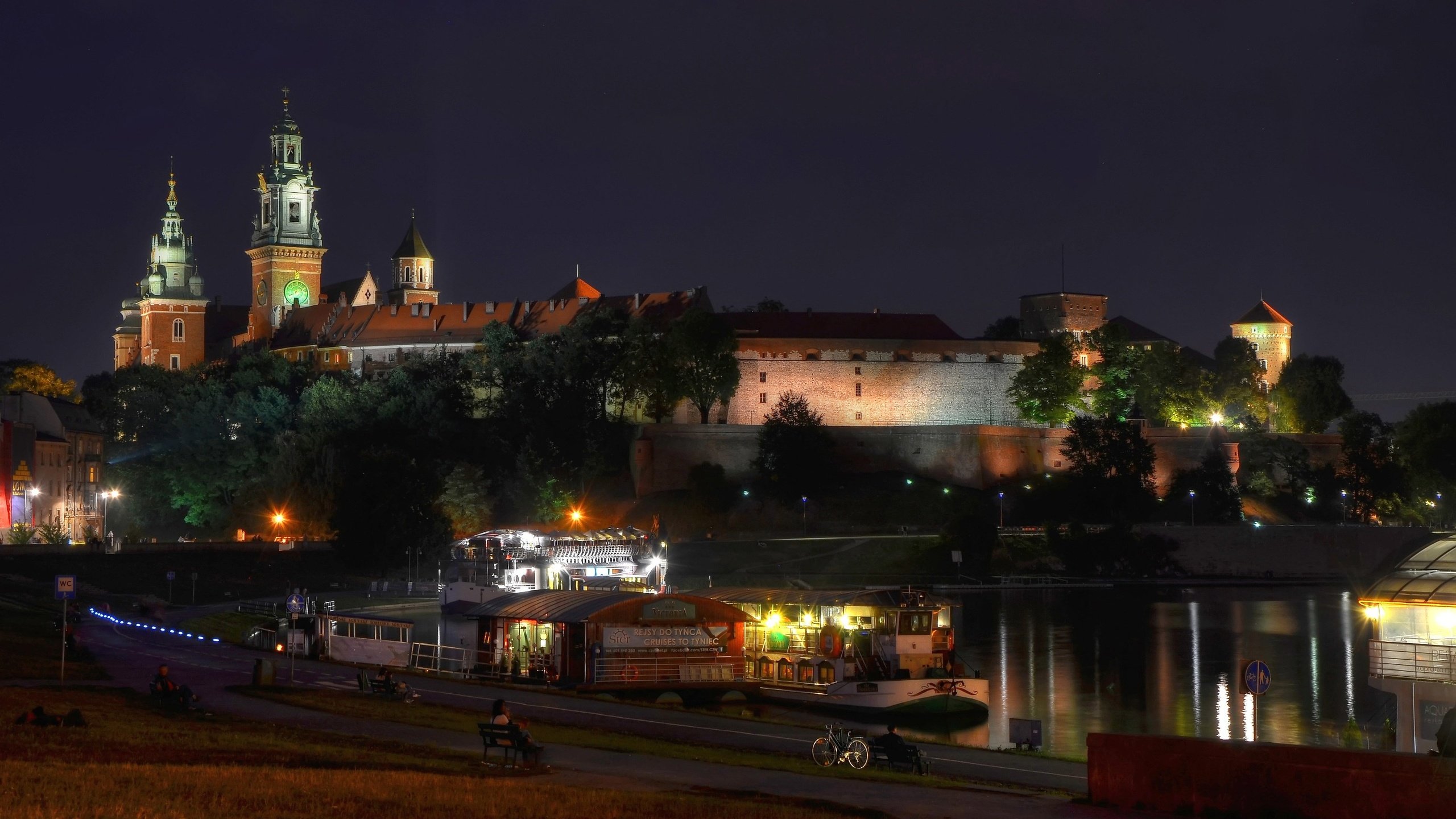 Обои ночь, огни, польша, краков, вавель, night, lights, poland, krakow, wawel разрешение 3072x2035 Загрузить