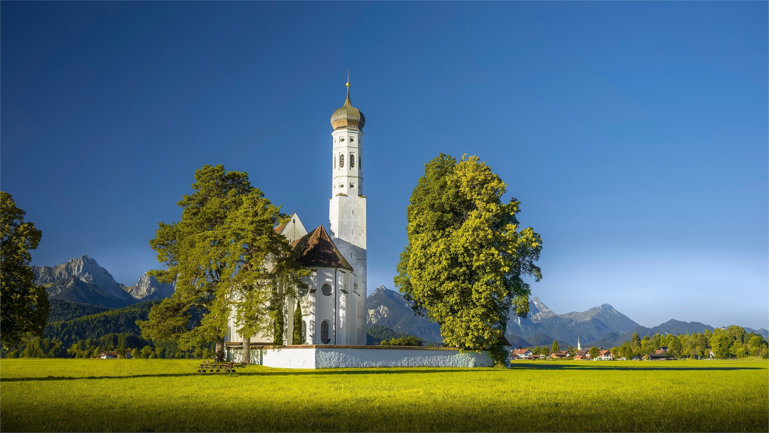 Обои деревья, горы, церковь, германия, альпы, бавария, trees, mountains, church, germany, alps, bayern разрешение 3072x1728 Загрузить