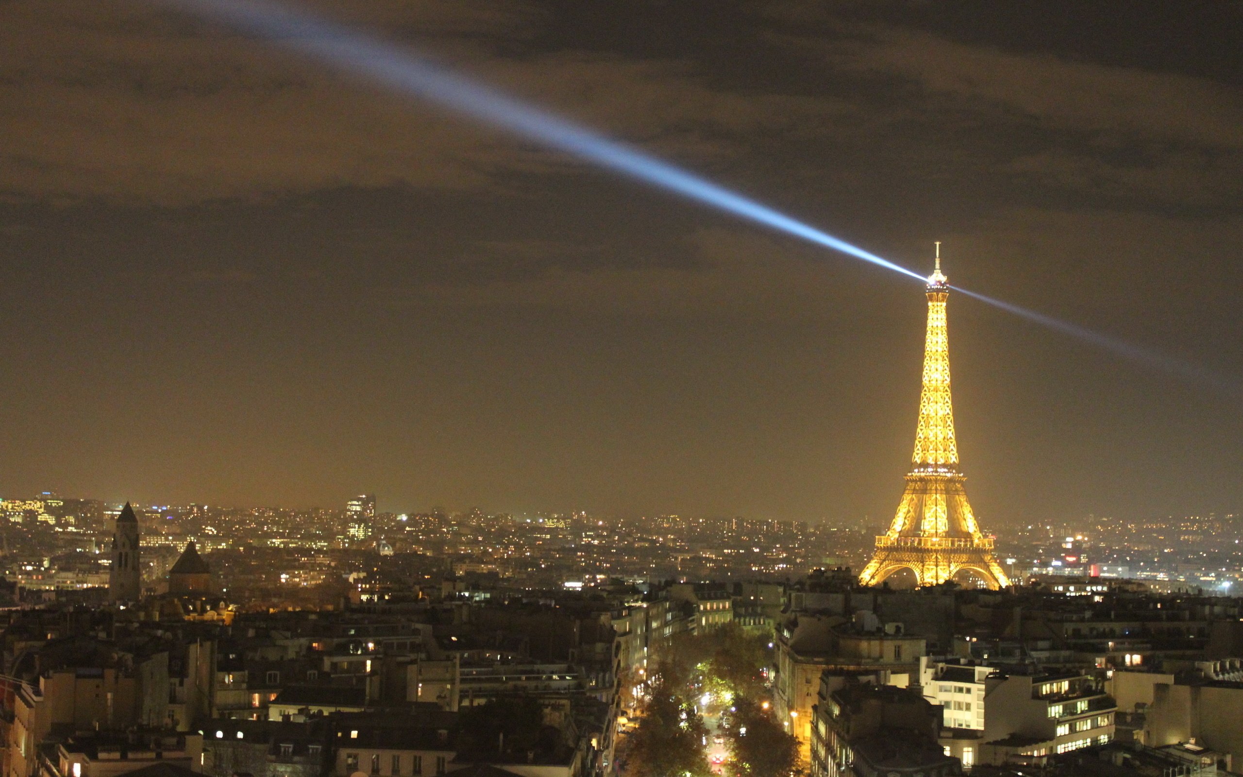 Обои огни, париж, эйфелева башня, lights, paris, eiffel tower разрешение 2560x1707 Загрузить