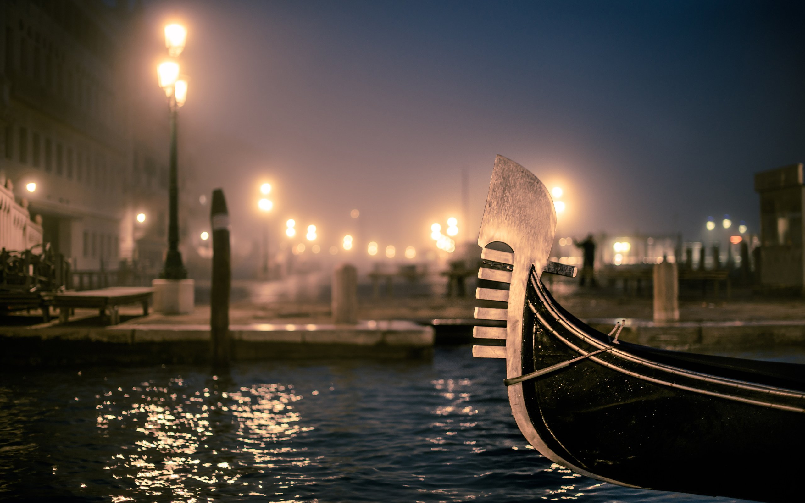 Обои ночь, фонари, венеция, канал, гондола, италия, night, lights, venice, channel, gondola, italy разрешение 3840x2400 Загрузить