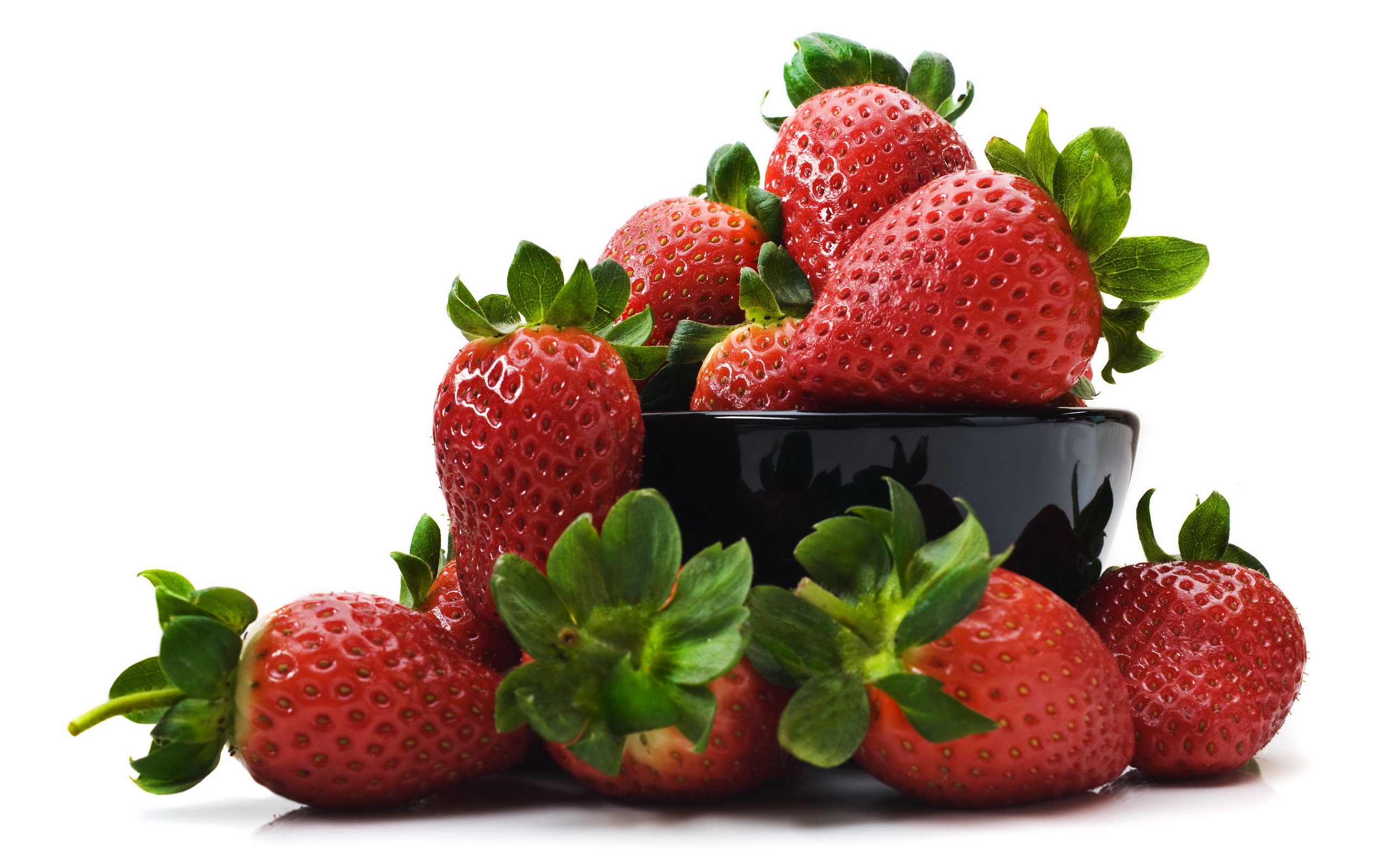 Обои листья, макро, ягода, еда, клубника, ягоды, белый фон, leaves, macro, berry, food, strawberry, berries, white background разрешение 4168x2845 Загрузить