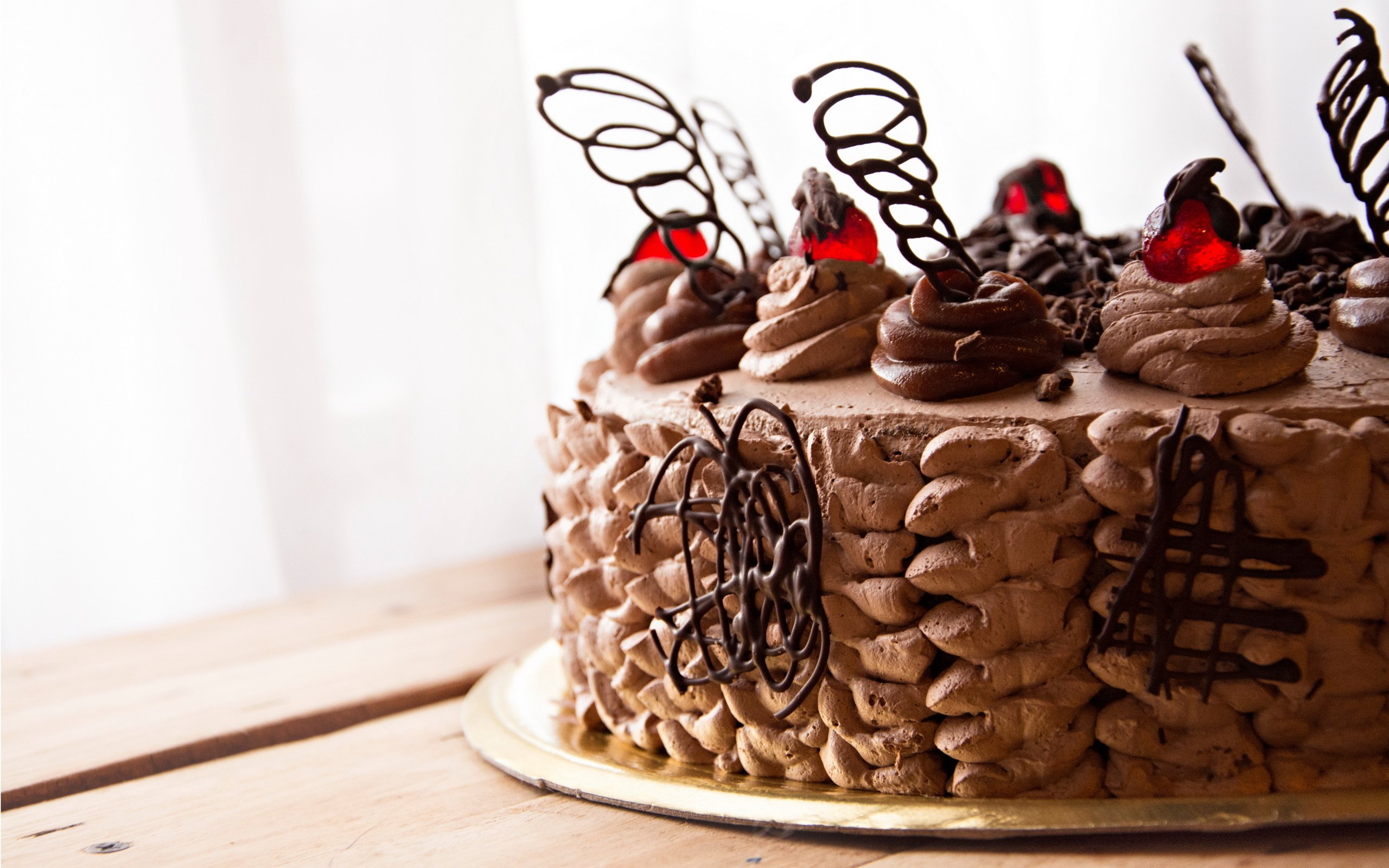 Обои крем для торта, украшения, шоколад, сладкое, торт, cream cake, decoration, chocolate, sweet, cake разрешение 2560x1643 Загрузить