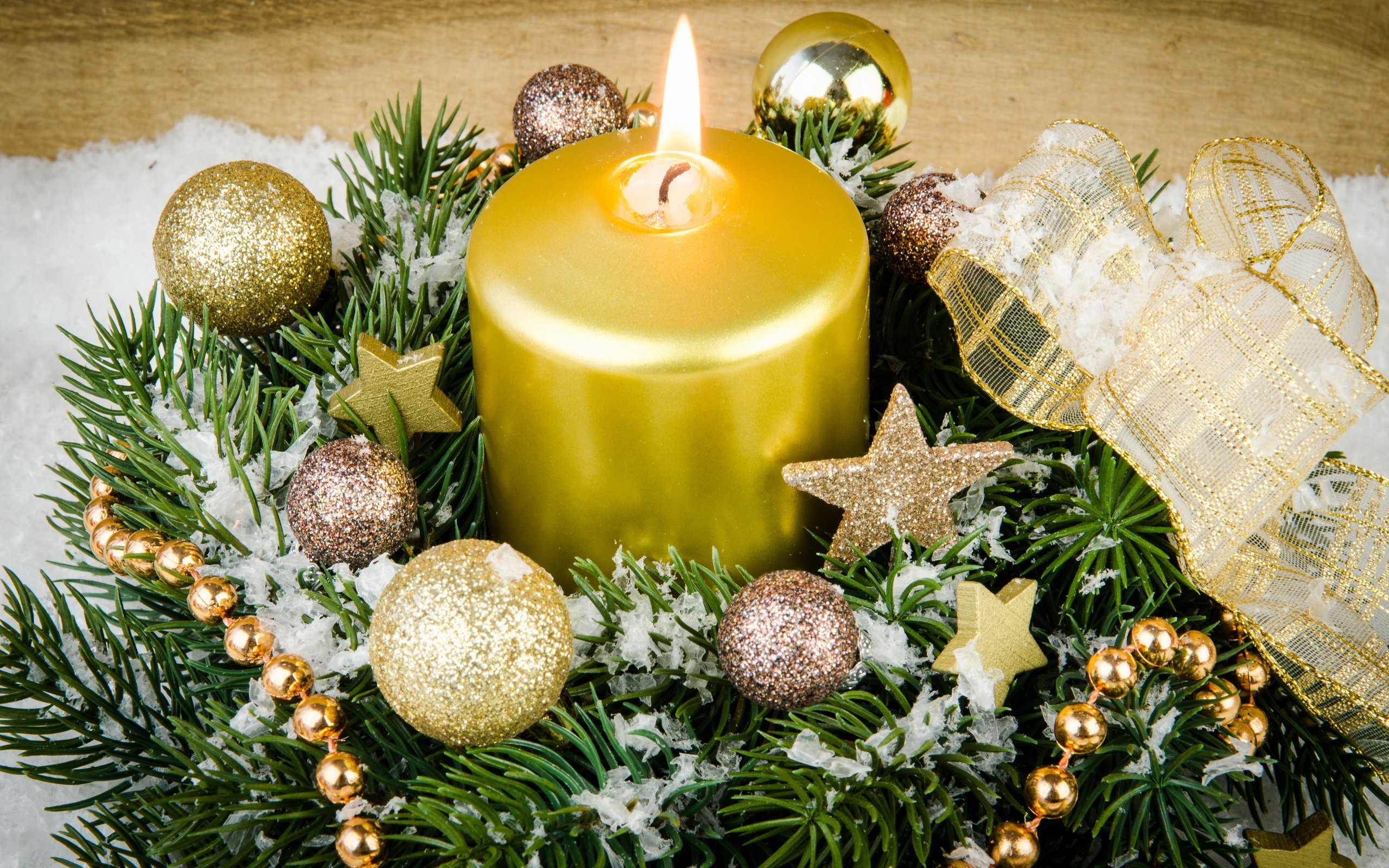 Обои снег, венок, свечи, xmas, дары, новый год, декорация, елочная, елка, merry, украшения, подарки, рождество, елочные игрушки, snow, wreath, candles, new year, tree, decoration, gifts, christmas, christmas decorations разрешение 6000x4000 Загрузить