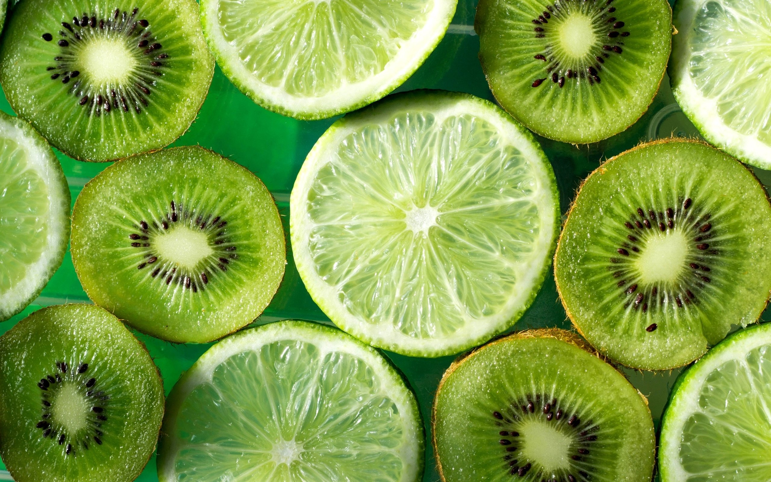 Загрузить обои зелёный, фрукты, лайм, киви, green, fruit, lime, kiwi.