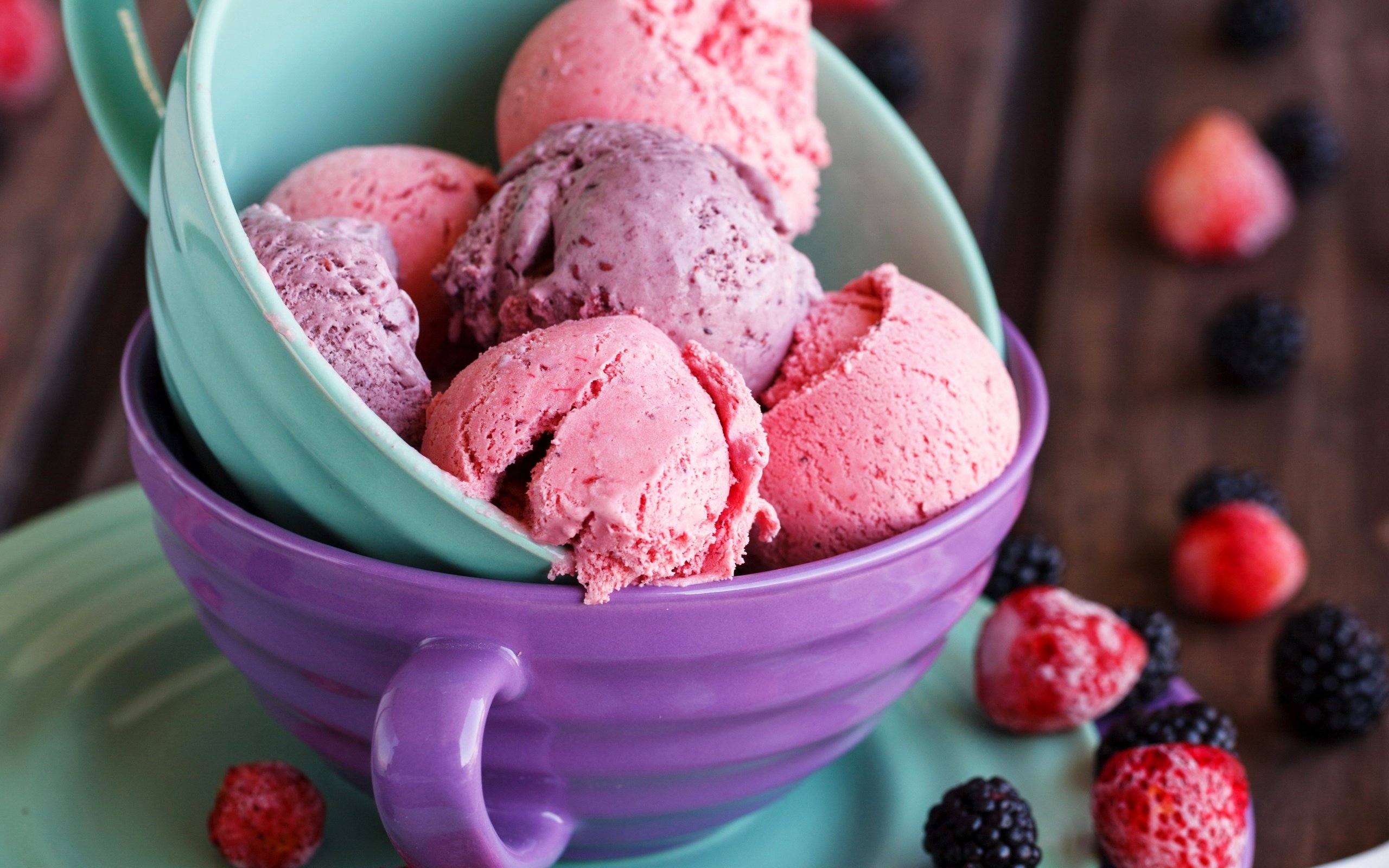 Мороженое фото красивое. Красивые сладости. Вкусные вкусняшки. Мороженое с ягодами. Ежевичное мороженое.