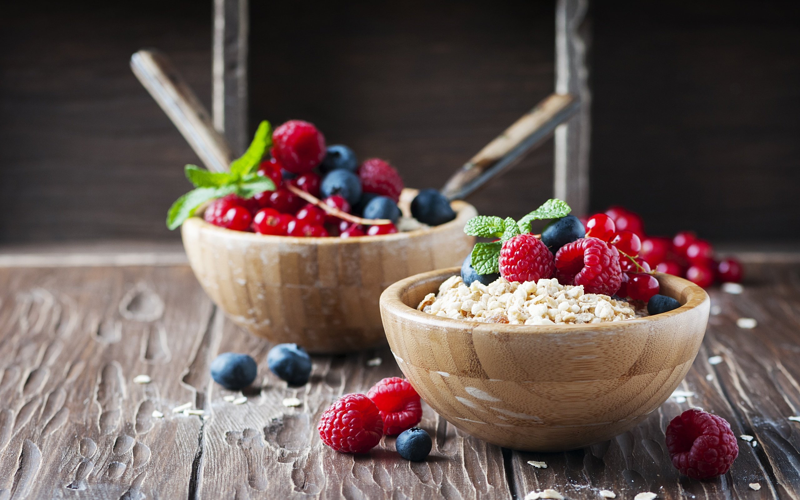 Обои малина, ягоды, черника, завтрак, мюсли, свежие ягоды, молока, raspberry, berries, blueberries, breakfast, muesli, fresh berries, milk разрешение 4288x2848 Загрузить