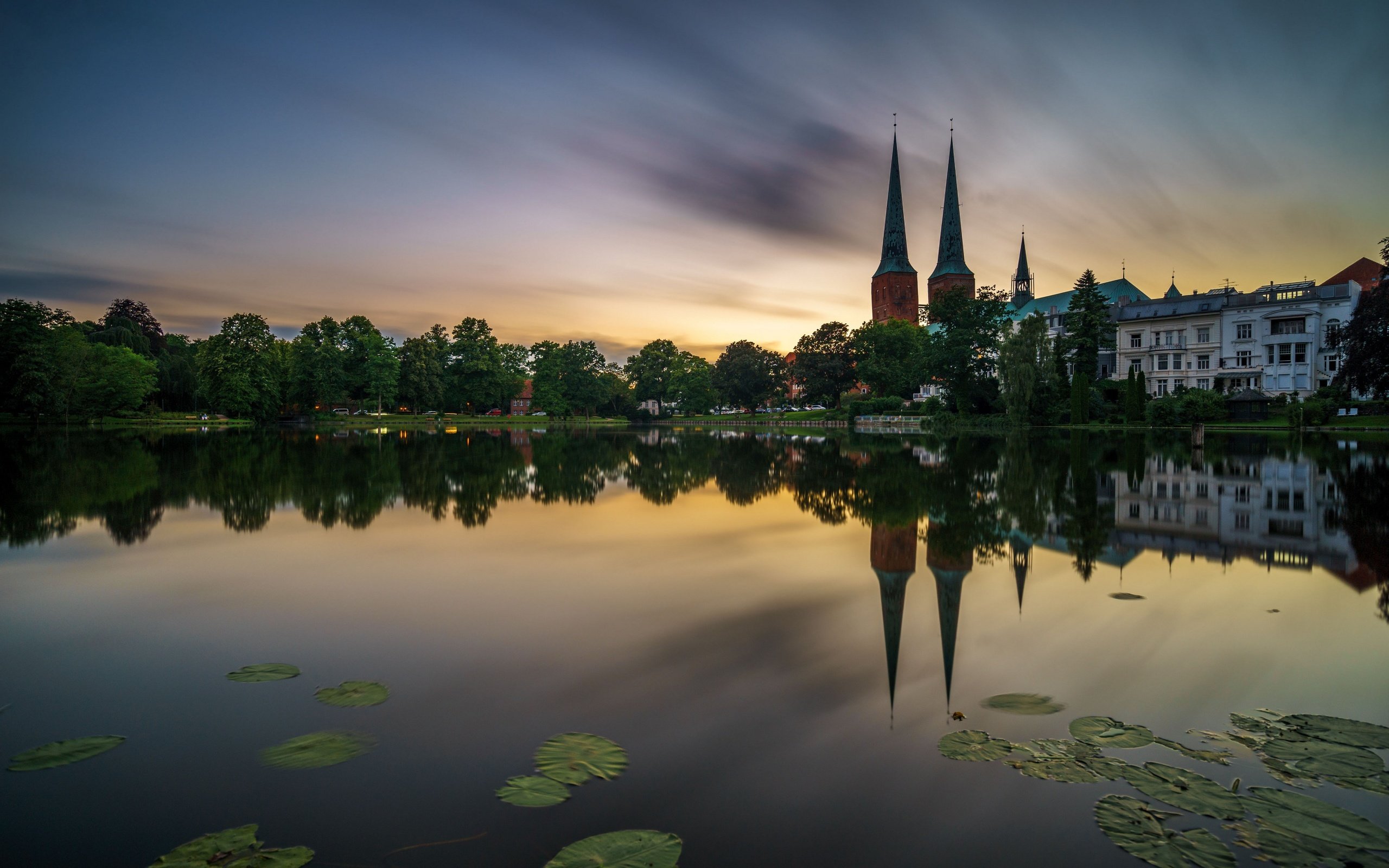 Обои отражение, собор, церковь, пруд, германия, любек, lübecker dom, reflection, cathedral, church, pond, germany, lubeck разрешение 4000x2669 Загрузить