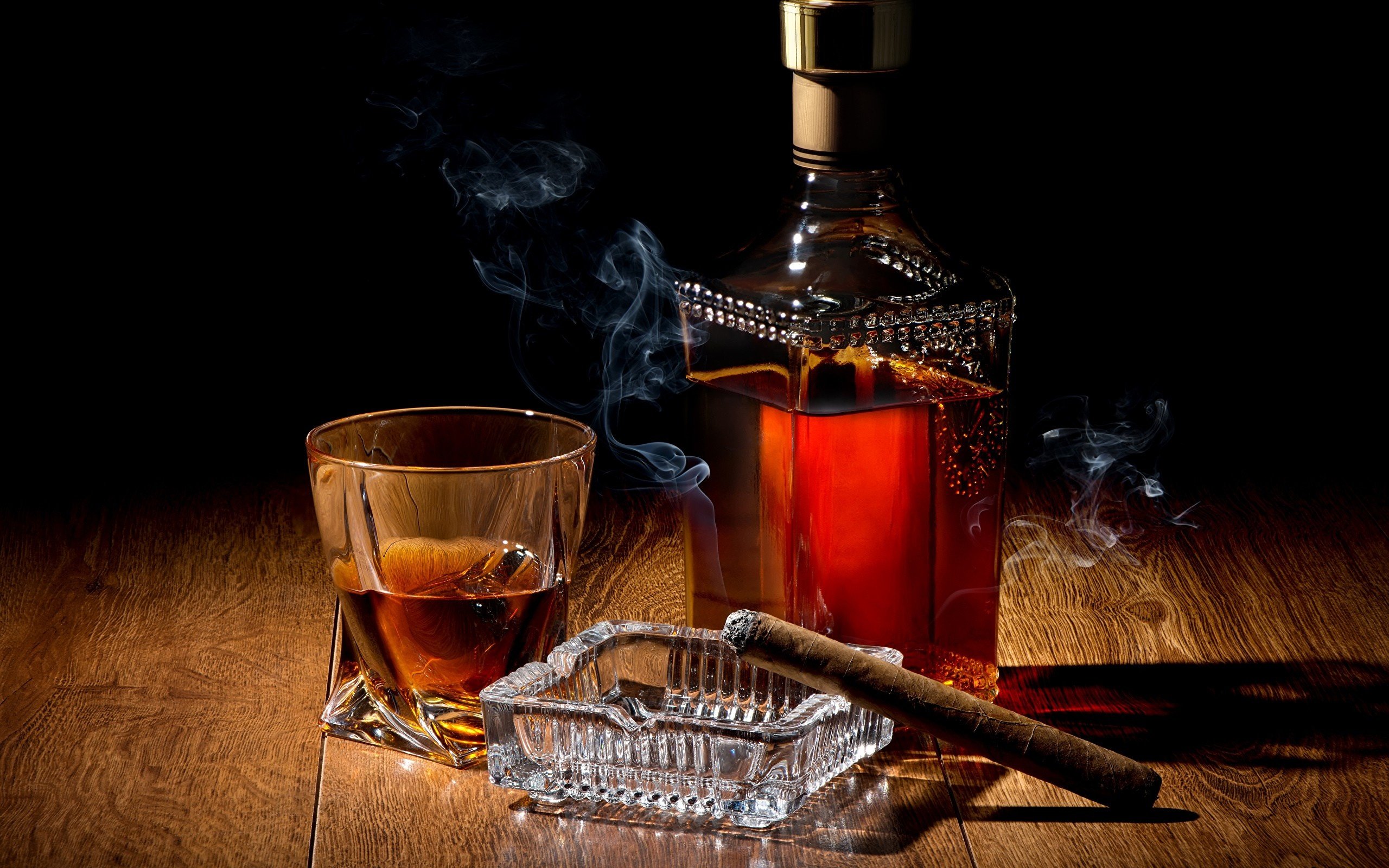 Обои дым, натюрморт, лёд, виски, тень, пепельница, стакан, бутылка, коньяк, сигара, smoke, still life, ice, whiskey, shadow, ashtray, glass, bottle, cognac, cigar разрешение 2560x1856 Загрузить
