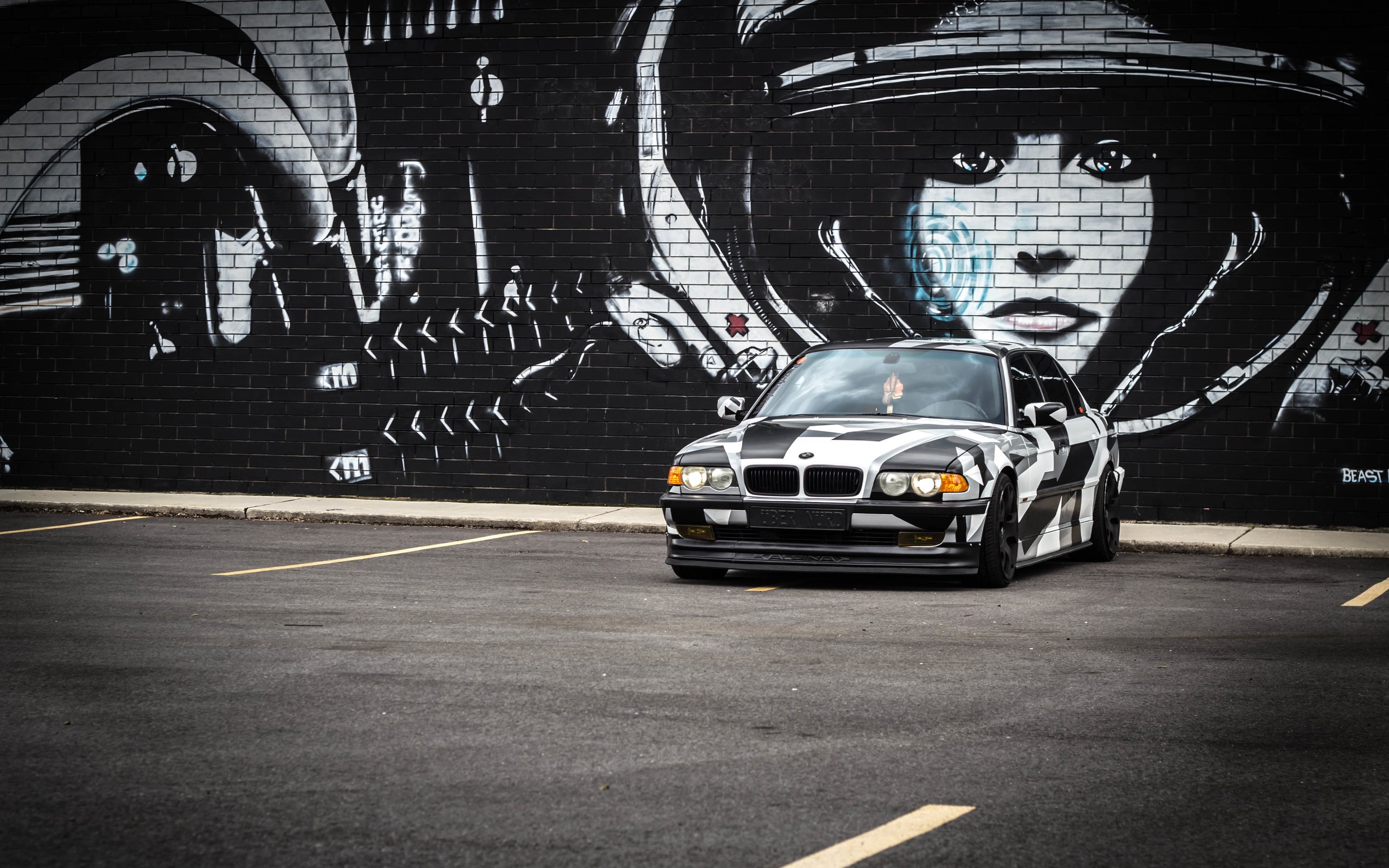 BMW e38 граффити