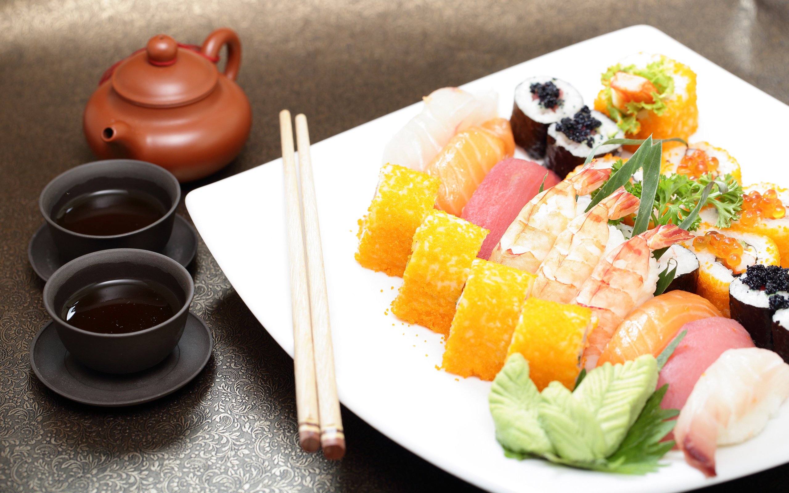 Обои палочки, соус, суши, роллы, морепродукты, японская кухня, sticks, sauce, sushi, rolls, seafood, japanese cuisine разрешение 5760x3840 Загрузить