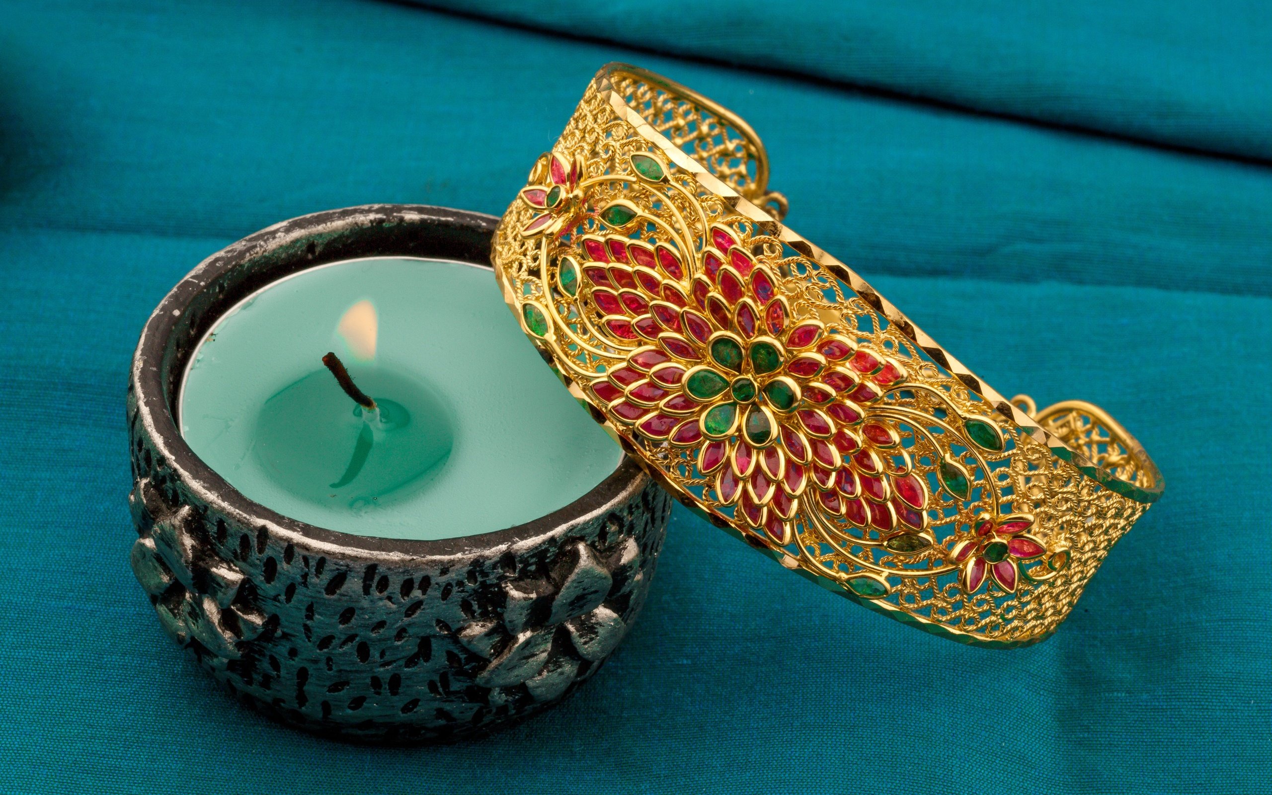 Обои пламя, огонь, свечка, браслет, свеча, украшение, flame, fire, candle, bracelet, decoration разрешение 5281x3840 Загрузить