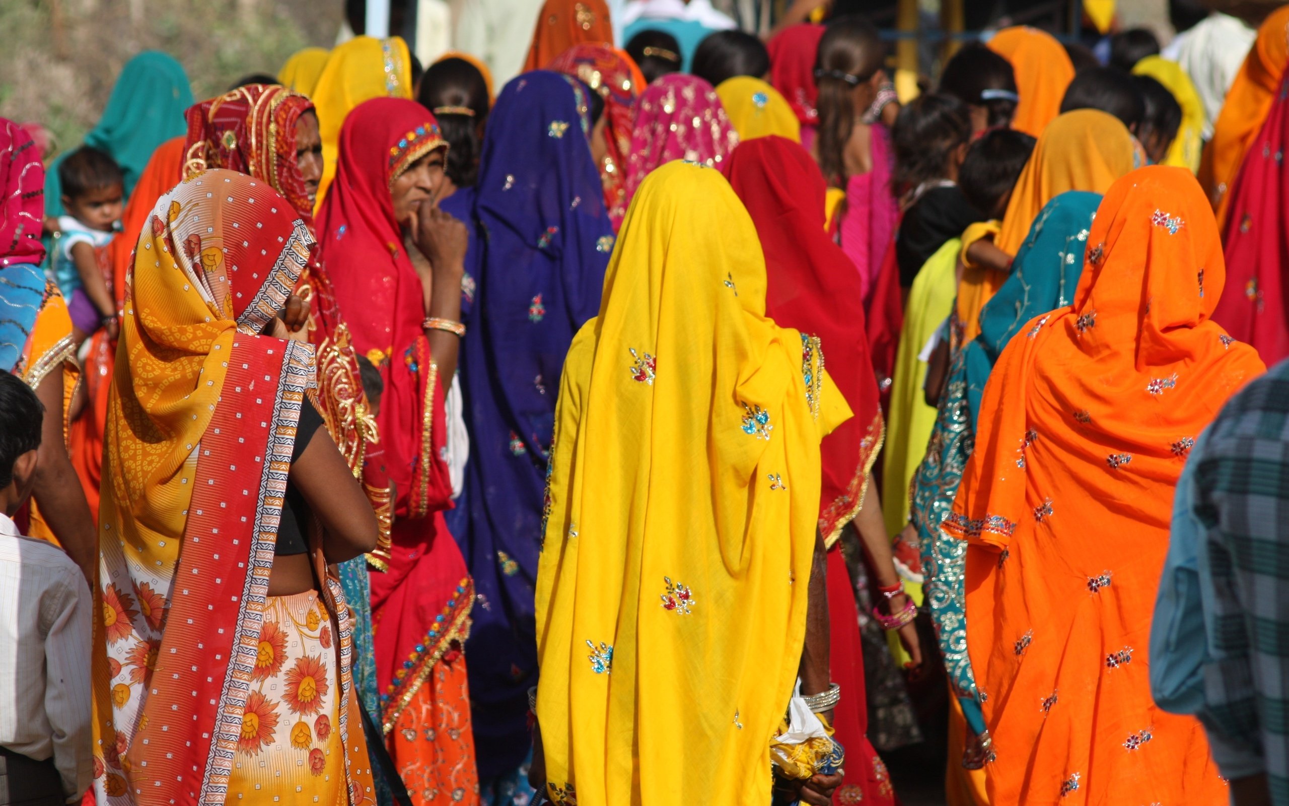 Обои люди, женщины, индия, сари, традиционная одежда, people, women, india, saree, traditional clothing разрешение 3888x2592 Загрузить