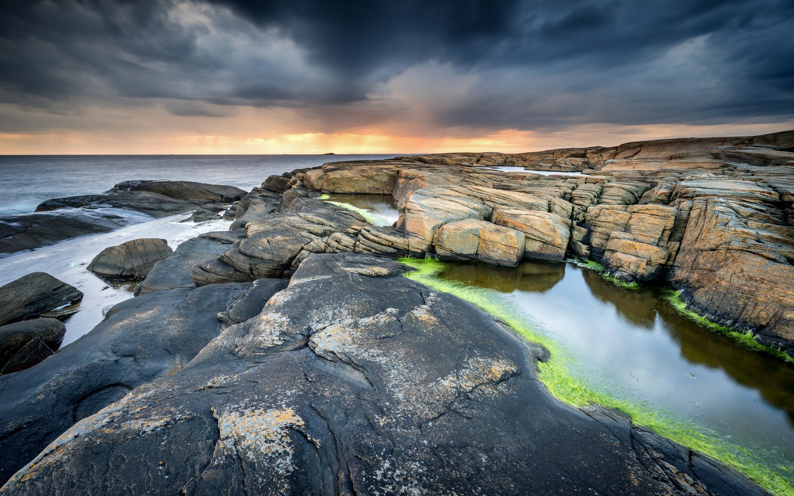 Обои небо, облака, камни, море, горизонт, побережье, the sky, clouds, stones, sea, horizon, coast разрешение 4000x2670 Загрузить