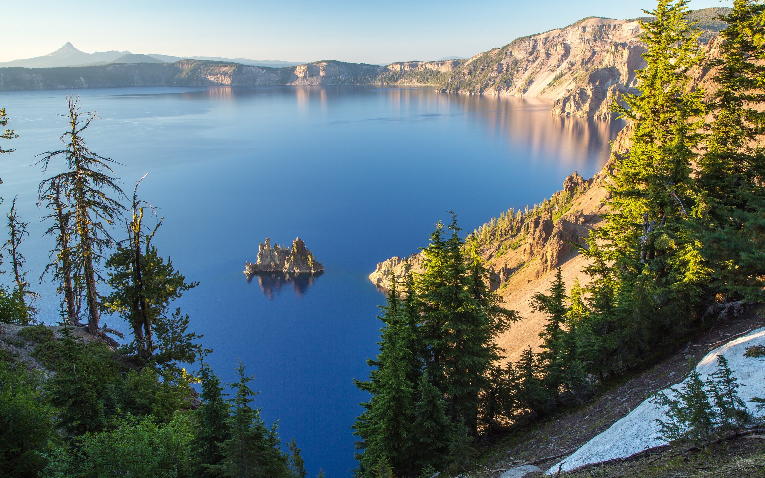 Обои деревья, озеро, скалы, остров, орегон, crater lake national park, кратерное озеро, trees, lake, rocks, island, oregon, crater lake разрешение 3840x2400 Загрузить