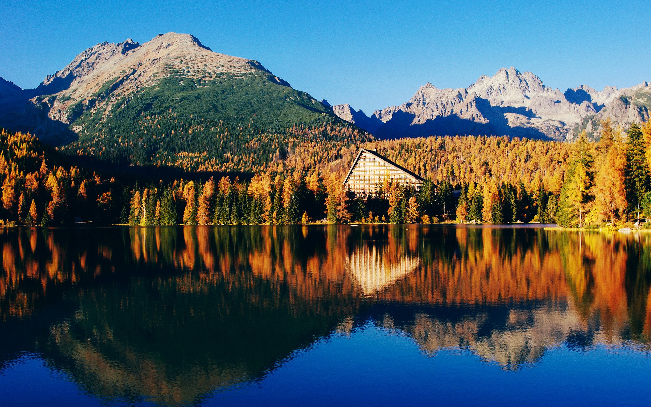 Обои озеро, горы, природа, лес, отражение, пейзаж, осень, aleksandra boguslawska, lake, mountains, nature, forest, reflection, landscape, autumn разрешение 2880x1800 Загрузить