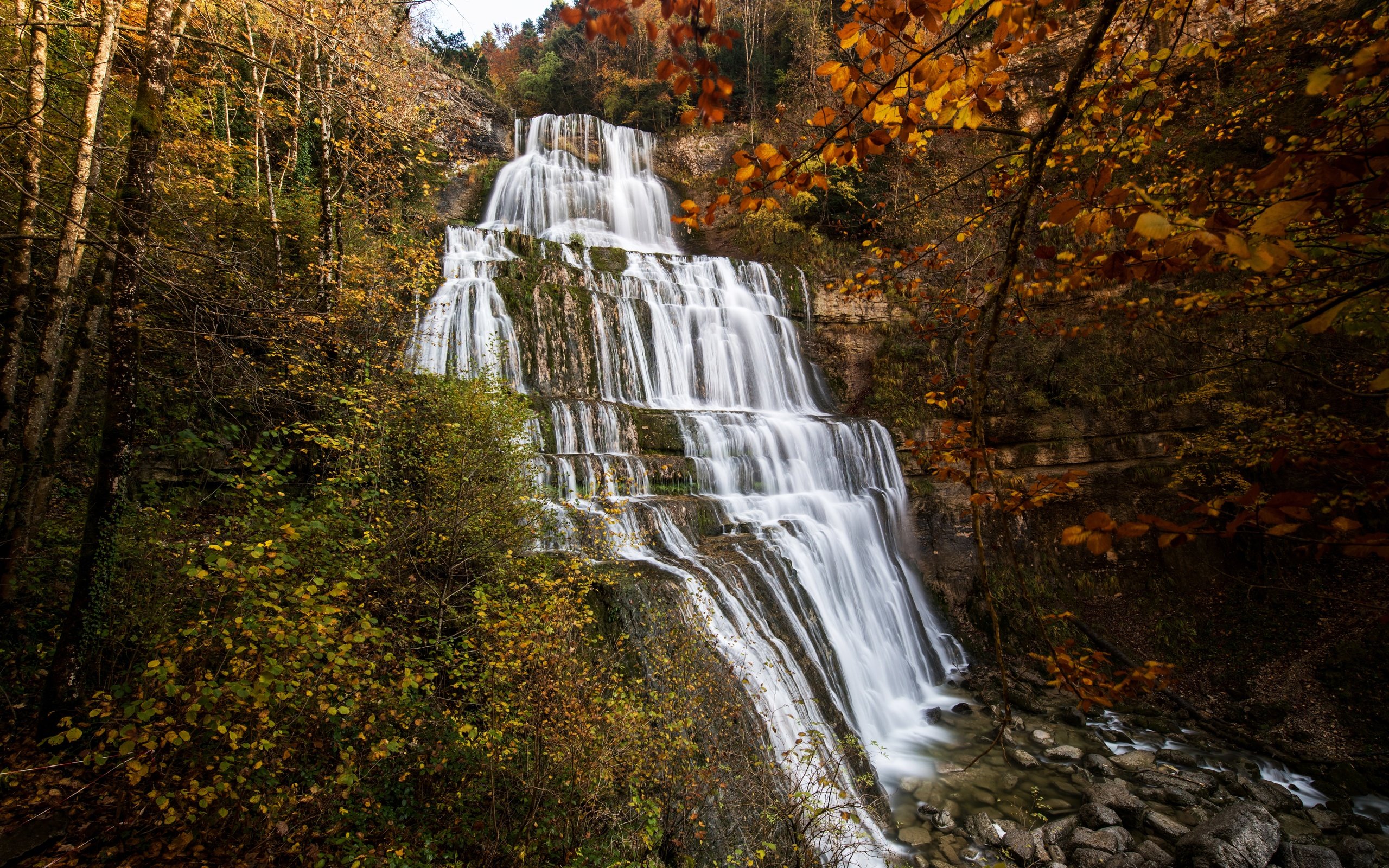 Обои природа, камни, лес, скала, водопад, осень, франция, утес, cascade du herisson, nature, stones, forest, rock, waterfall, autumn, france разрешение 6000x4005 Загрузить