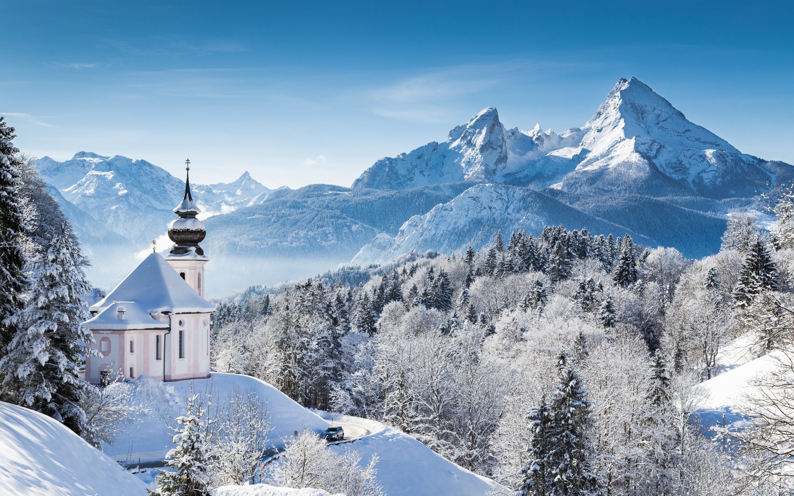 Обои горы, природа, лес, зима, пейзаж, церковь, часовня, альпы, mountains, nature, forest, winter, landscape, church, chapel, alps разрешение 2880x1800 Загрузить