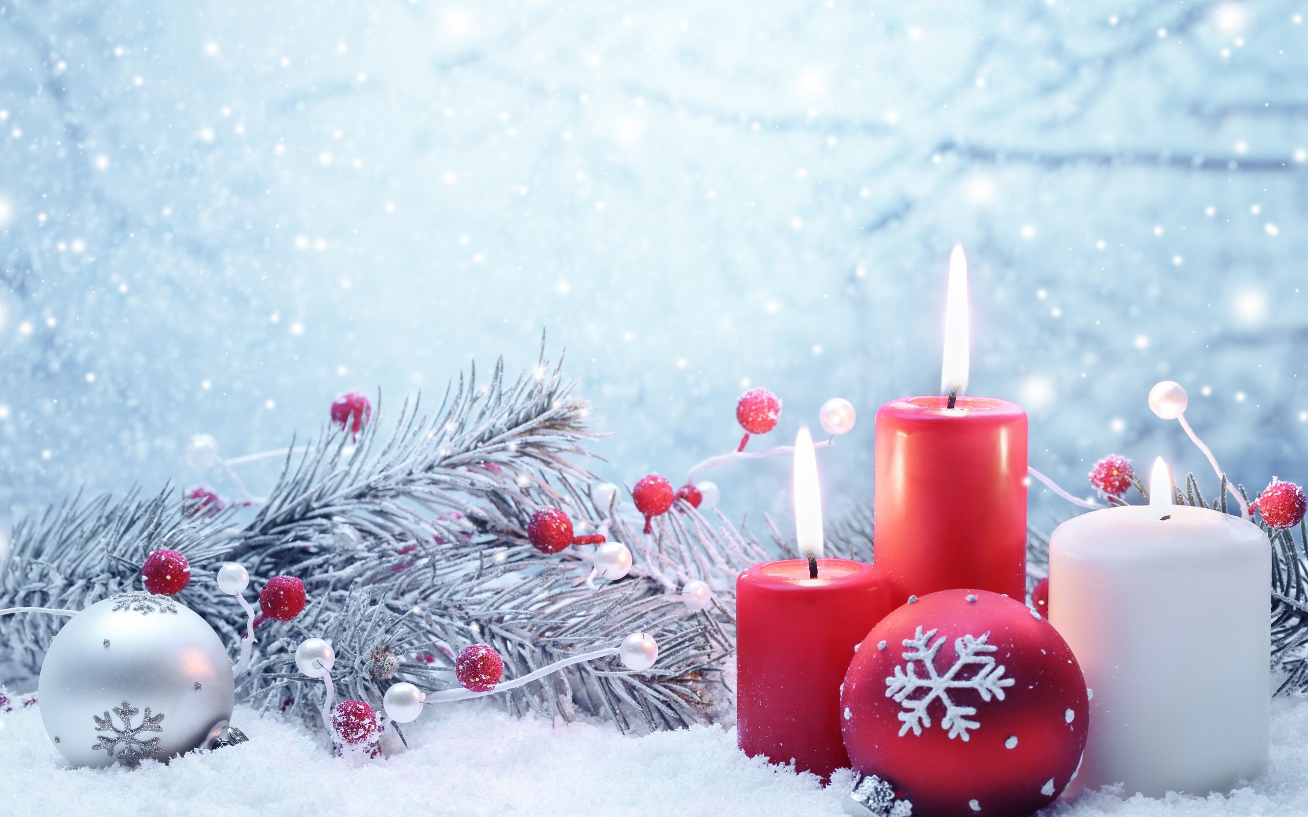 Обои свечи, новый год, рождество, елочные украшения, candles, new year, christmas, christmas decorations разрешение 2880x1800 Загрузить