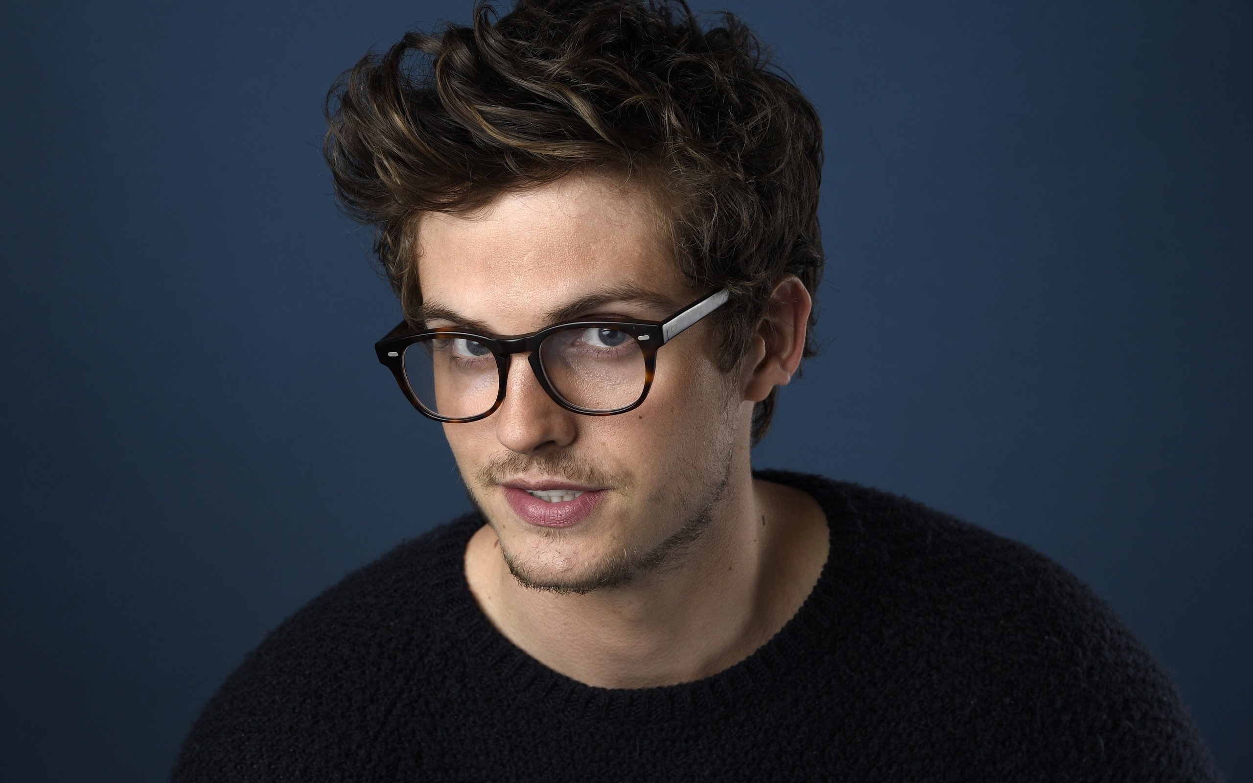 Обои взгляд, очки, актёр, лицо, дэниэл шарман, look, glasses, actor, face, daniel sharman разрешение 4543x3085 Загрузить