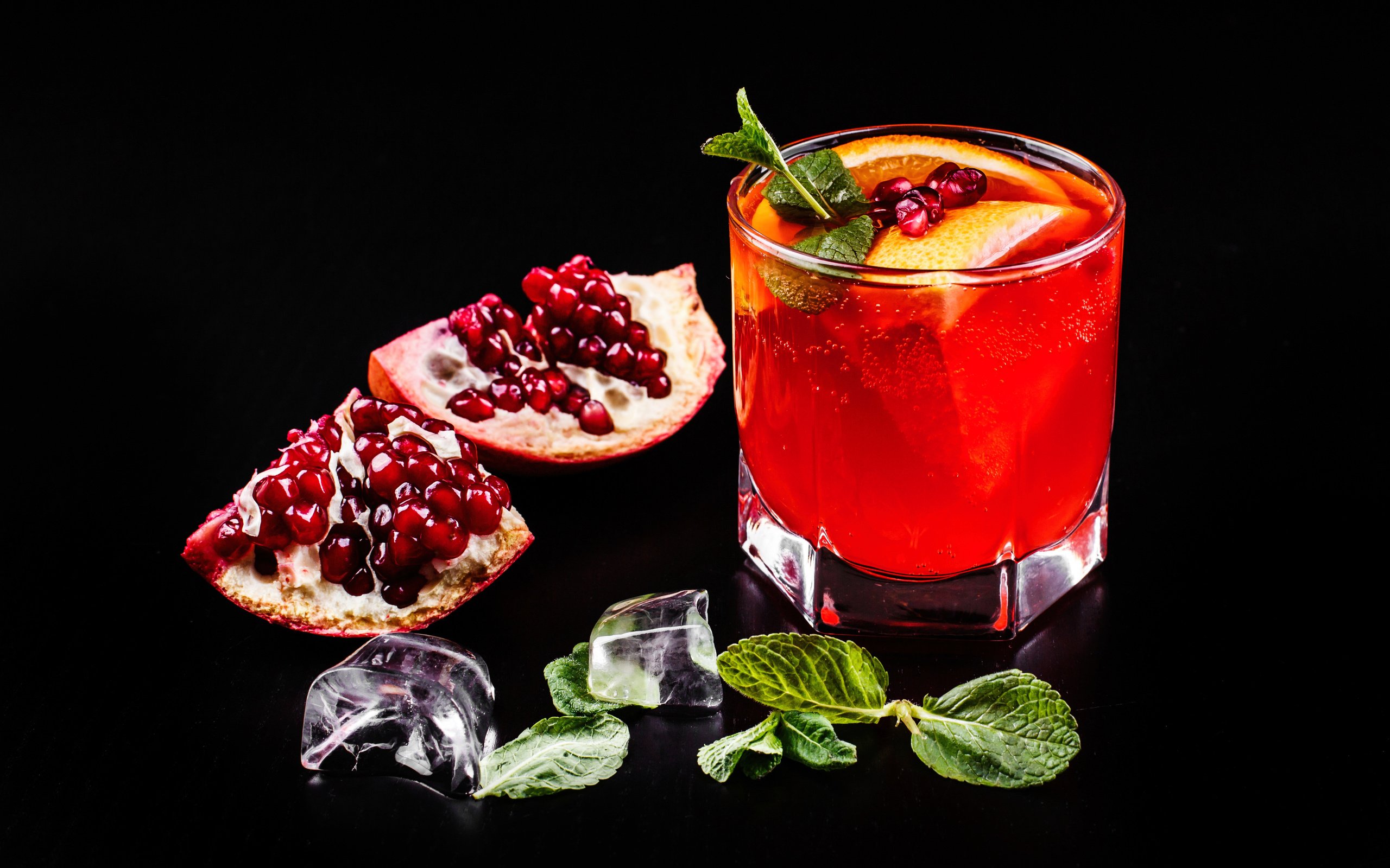 Обои мята, напиток, лёд, черный фон, коктейль, гранат, mint, drink, ice, black background, cocktail, garnet разрешение 4765x3177 Загрузить