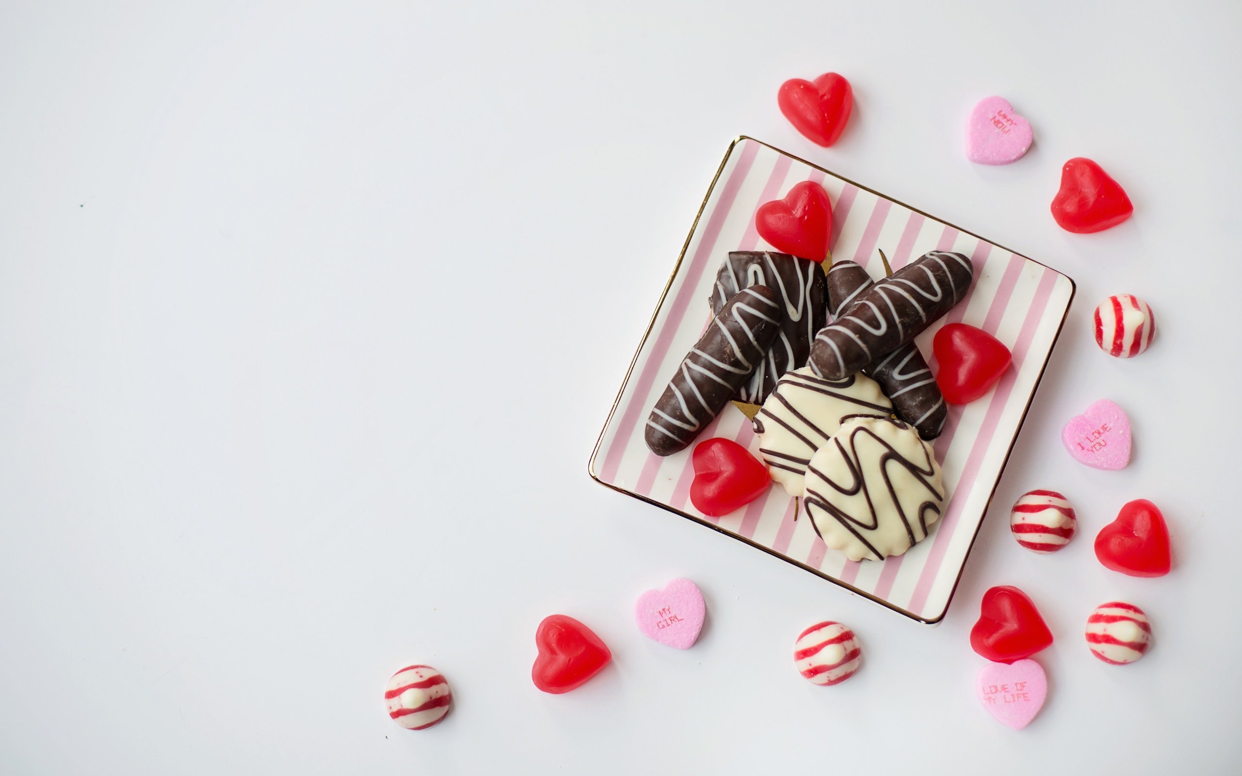 Обои конфеты, шоколад, сердечки, сладкое, печенье, candy, chocolate, hearts, sweet, cookies разрешение 5486x3657 Загрузить