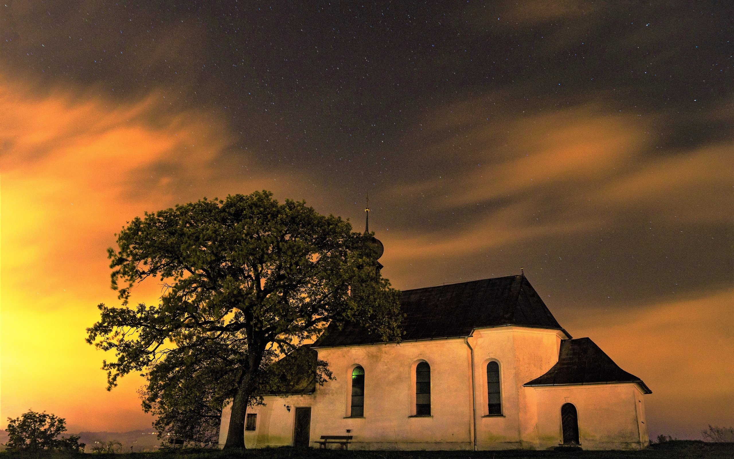 Обои небо, облака, вечер, звезды, дом, церковь, часовня, the sky, clouds, the evening, stars, house, church, chapel разрешение 3840x2560 Загрузить