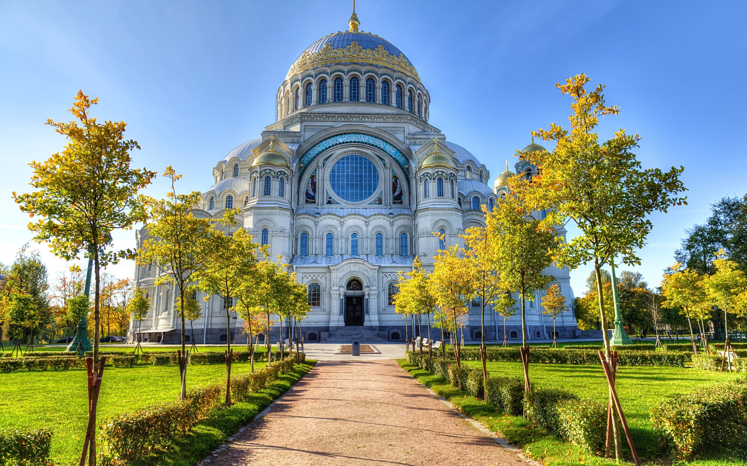 Обои небо, кронштадт, санкт- петербург, деревья, naval cathedral of st. nicholas, санкт петербург, храм, kronstadt, собор, дорожка, россия, санкт-петербург, кафедральный, морской никольский собор, the sky, trees, temple, cathedral, track, russia, saint petersburg разрешение 3840x2560 Загрузить