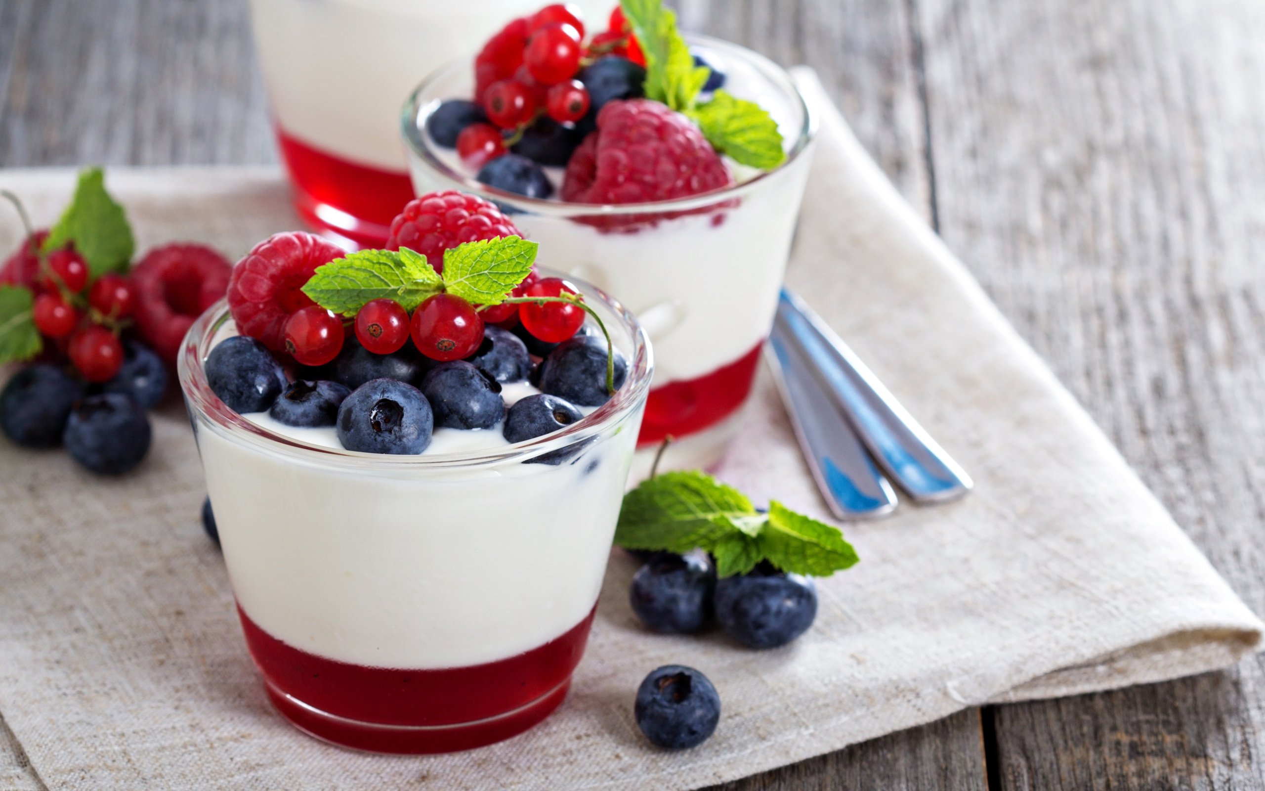 Обои малина, ягоды, черника, десерт, смородина, йогурт, raspberry, berries, blueberries, dessert, currants, yogurt разрешение 4983x3321 Загрузить