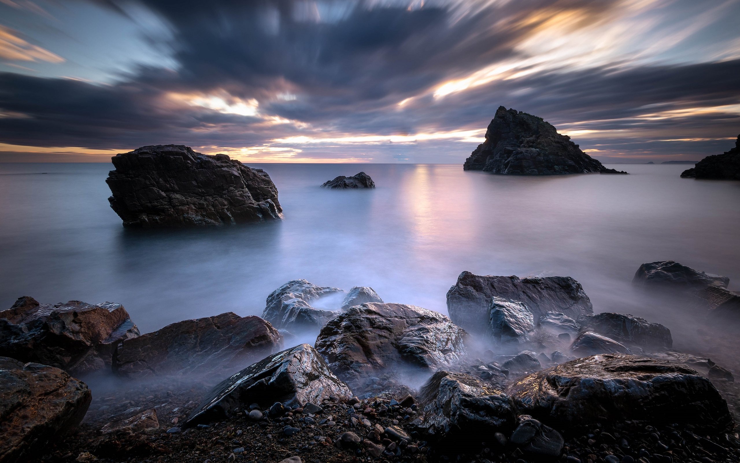 Обои небо, облака, скалы, камни, берег, закат, море, the sky, clouds, rocks, stones, shore, sunset, sea разрешение 3840x2160 Загрузить