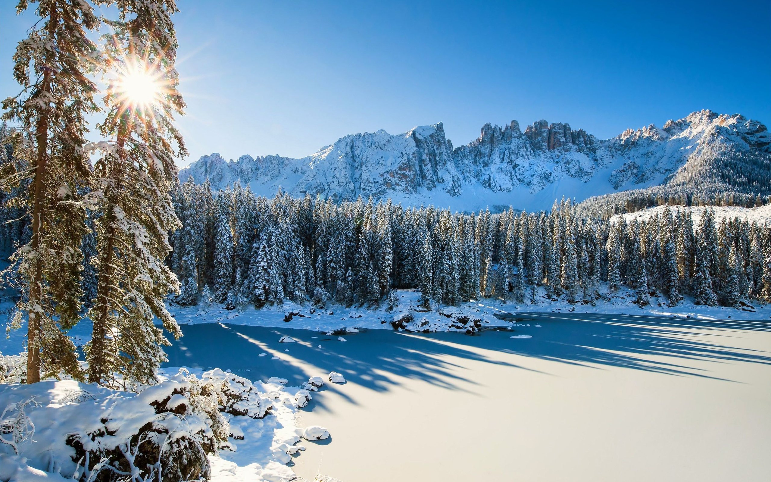 Обои горы, dolomites, снег, лес, зима, италия, замерзшее озеро, южный тироль, доломитовые альпы, mountains, snow, forest, winter, italy, frozen lake, south tyrol, the dolomites разрешение 3054x2031 Загрузить