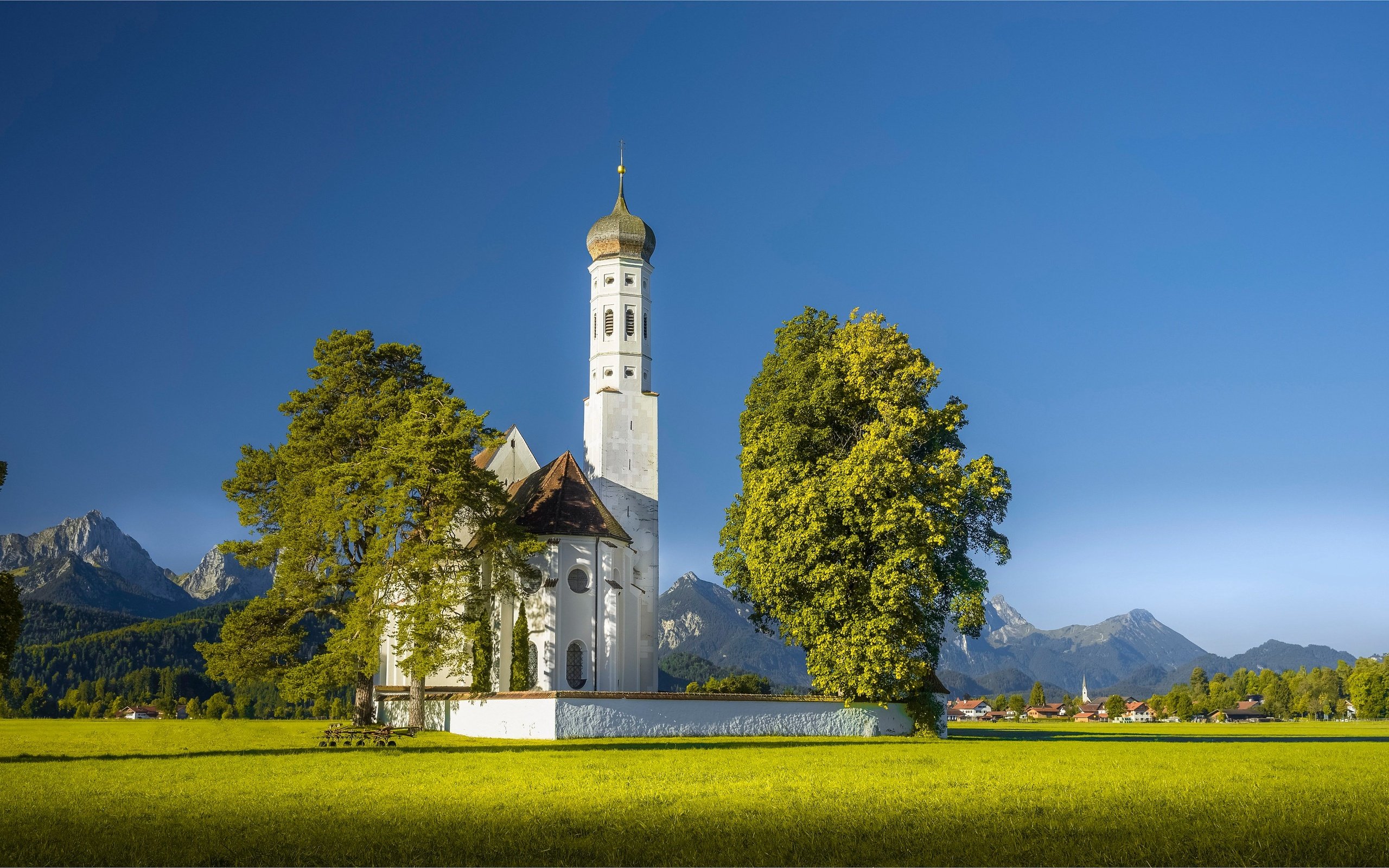 Обои деревья, горы, церковь, германия, альпы, бавария, trees, mountains, church, germany, alps, bayern разрешение 3072x1728 Загрузить