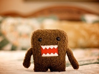 Обои арт, domo, стиль, макро, фото, игрушка, картинка, плюшевая, персонаж, art, style, macro, photo, toy, picture, plush, character разрешение 1920x1175 Загрузить