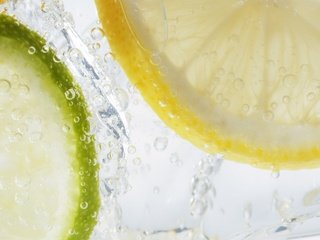 Обои вода, капли, фрукты, пузыри, лимон, лайм, цитрусы, water, drops, fruit, bubbles, lemon, lime, citrus разрешение 1920x1200 Загрузить