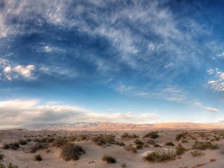 Обои небо, трава, облака, горы, песок, поле, пустыня, the sky, grass, clouds, mountains, sand, field, desert разрешение 2560x1600 Загрузить