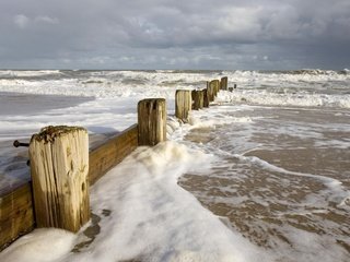 Обои волны, море, забор, пена, wave, sea, the fence, foam разрешение 1920x1200 Загрузить