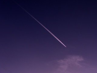 Обои небо, самолет, след, сиреневый, the sky, the plane, trail, lilac разрешение 1920x1440 Загрузить