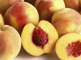 Обои фрукты, персики, косточка, половинки, fruit, peaches, bone, halves разрешение 2000x1333 Загрузить