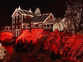 Обои снег, новый год, зима, дом, новый, год, рождественские огни, snow, new year, winter, house, new, year разрешение 1920x1080 Загрузить