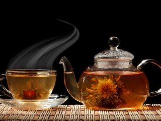 Обои цветок, блюдце, черный фон, чашка, чай, чайник, flower, saucer, black background, cup, tea, kettle разрешение 5610x3740 Загрузить