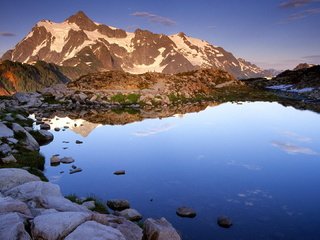 Обои озеро, горы, камни, lake, mountains, stones разрешение 1920x1080 Загрузить