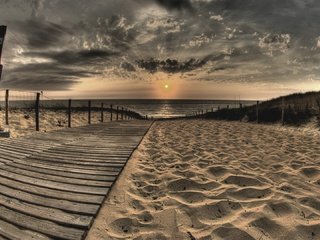 Обои облака, солнце, берег, песок, дорожка, пляж, clouds, the sun, shore, sand, track, beach разрешение 1920x1080 Загрузить