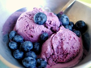 Обои мороженое, ягоды, черника, сладкое, десерт, голубика, мороженое с черникой, ice cream, berries, blueberries, sweet, dessert, ice cream with blueberries разрешение 1920x1285 Загрузить