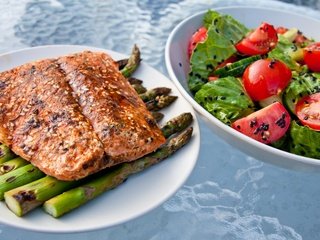 Обои овощи, рыба, помидоры, салат, спаржа, лосось, vegetables, fish, tomatoes, salad, asparagus, salmon разрешение 1920x1200 Загрузить