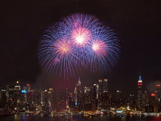 Обои ночь, салют, город, нью-йорк, фейерверк, night, salute, the city, new york, fireworks разрешение 2560x1600 Загрузить