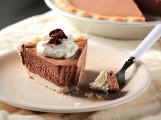 Обои крем для торта, шоколад, сладкое, торт, десерт, кусочек, cream cake, chocolate, sweet, cake, dessert, piece разрешение 2048x1334 Загрузить