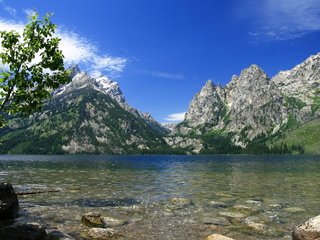 Обои небо, облака, озеро, скалы, камни, сша, вайоминг, гранд-титон, the sky, clouds, lake, rocks, stones, usa, wyoming, grand teton разрешение 2148x1400 Загрузить