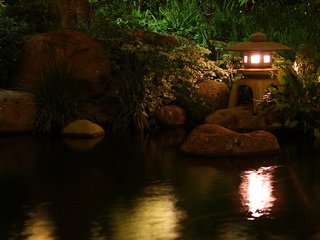 Обои вода, вечер, отражение, япония, сад, пруд, светильник, water, the evening, reflection, japan, garden, pond, lamp разрешение 2560x1600 Загрузить