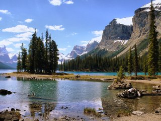 Обои озеро, горы, природа, лес, пейзаж, остров, канада, lake, mountains, nature, forest, landscape, island, canada разрешение 2560x1440 Загрузить